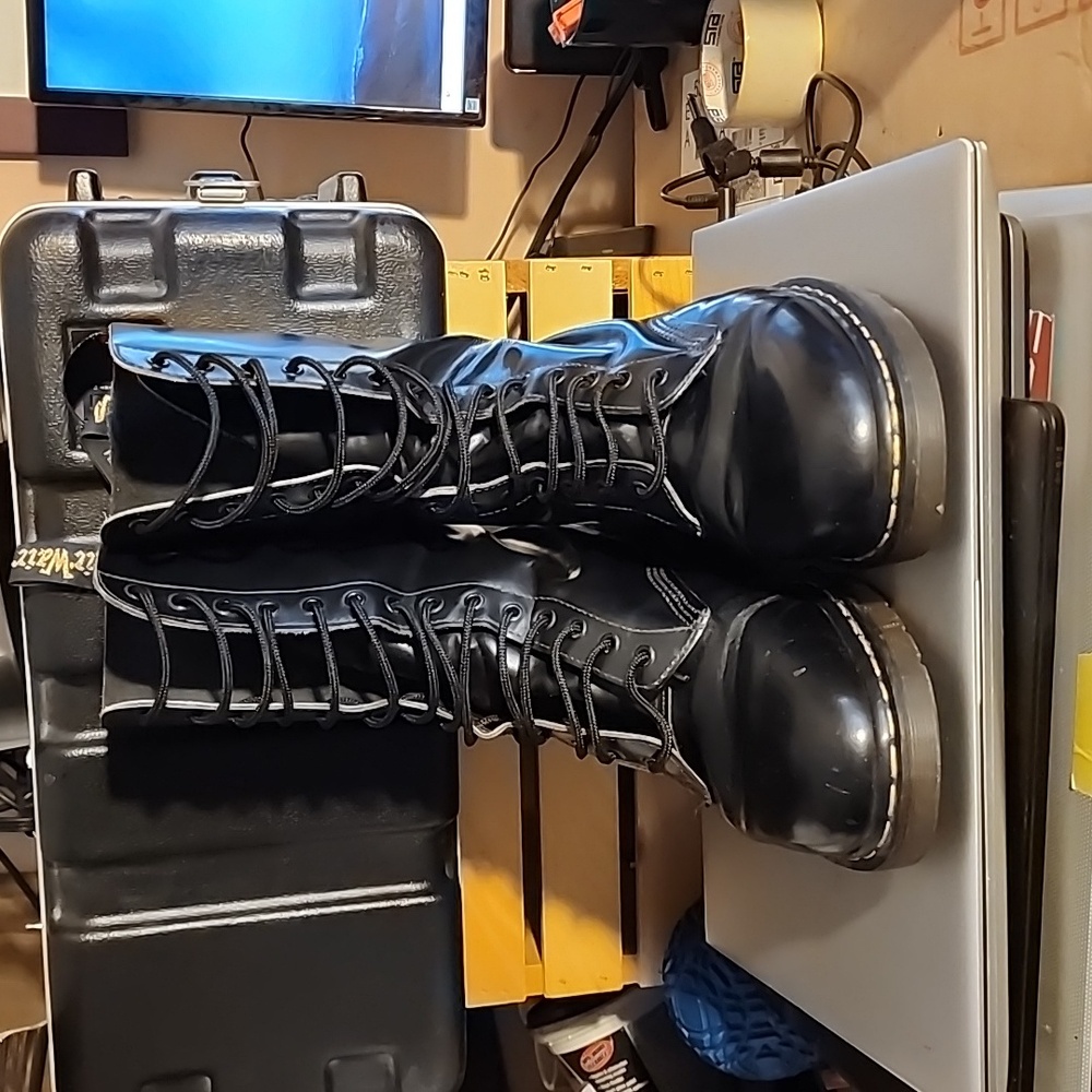 Original 1914 Dr Martens boots 14 eye made in England late 90's